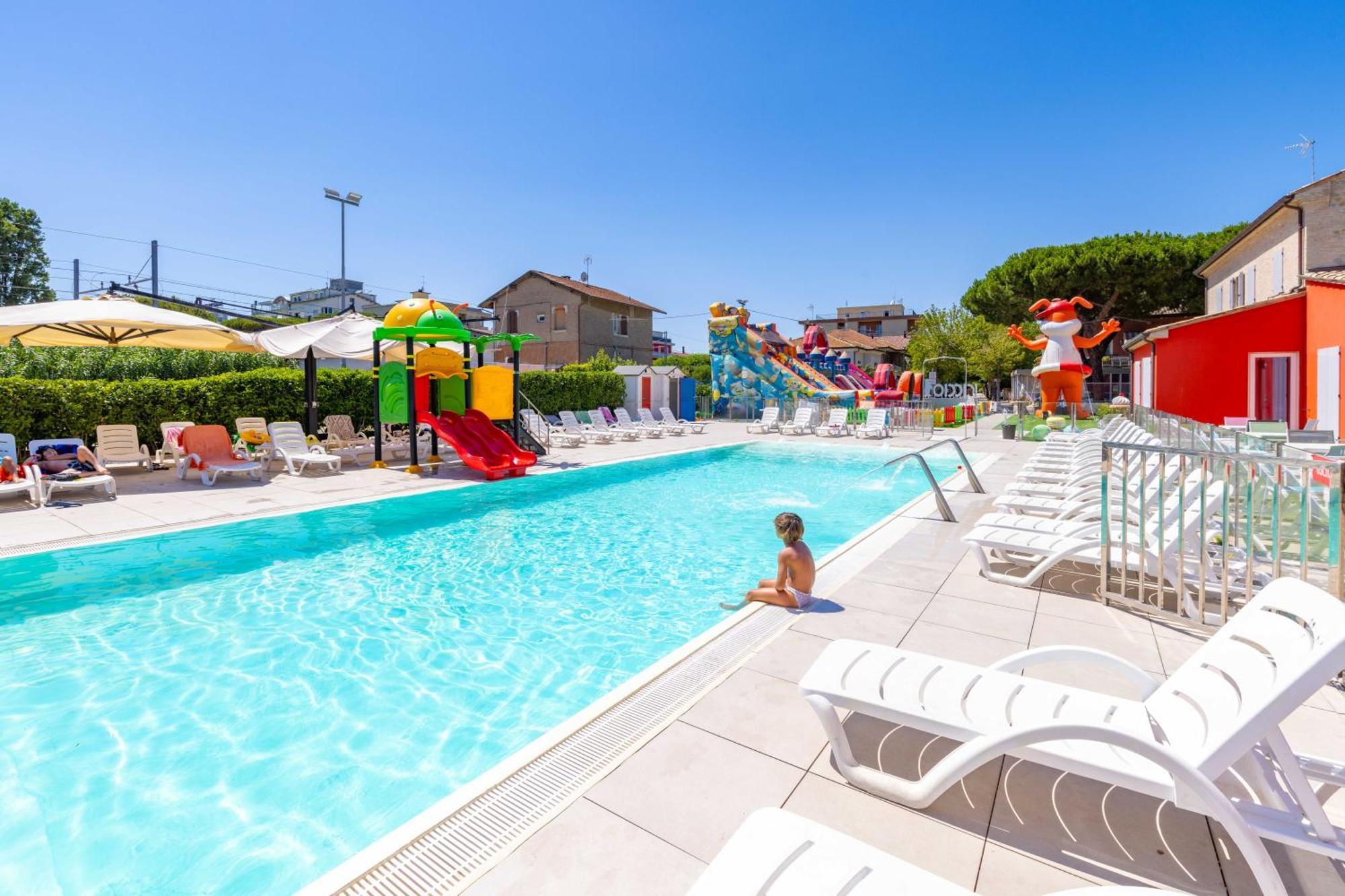 Ciccio Hotel Misano Adriatico Kültér fotó