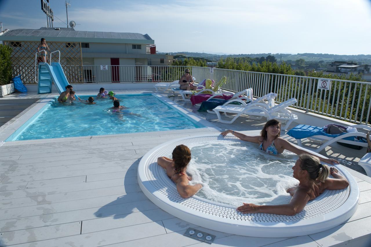 Ciccio Hotel Misano Adriatico Kültér fotó